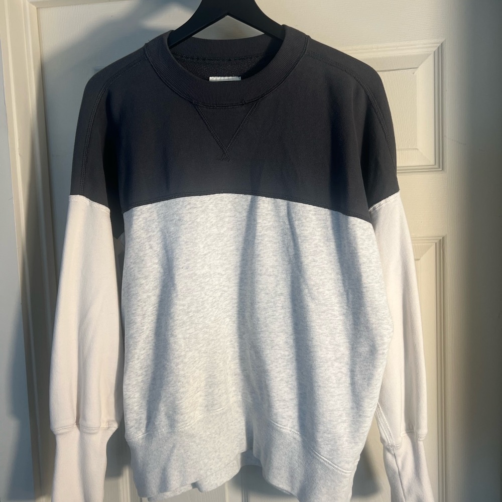 Abercrombie & Fitch Black and White Crewneck Sweater
